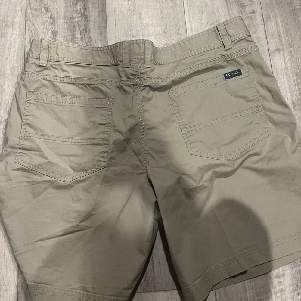 Columbia Men's Khaki Flat Front Shorts